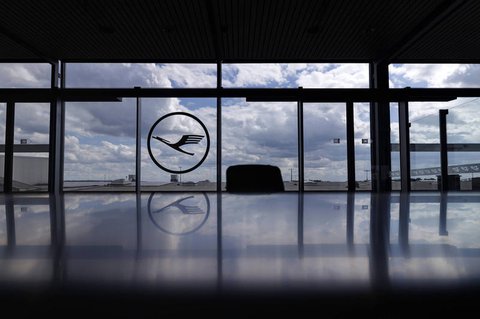 Auch die Lufthansa treffen die gesunkenen Passagierzahlen hart.