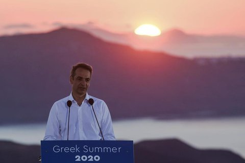 Am Sonntag hatte Griechenlands Premier Kyriakos Mitsotakis auf der Ferieninsel Santorini die Urlaubssaison eröffnet.