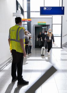  Passagiere aus Südafrika landen  am 24. April in Frankfurt.