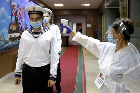 Temperaturmessung bei russischen Marinesoldaten 