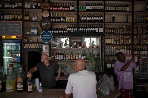 Geöffnete Bar in Rio