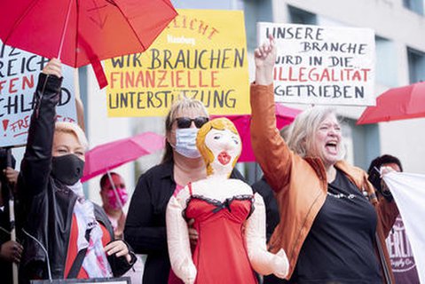 Sexworkerinnen demonstrieren vor dem Bundesrat. 