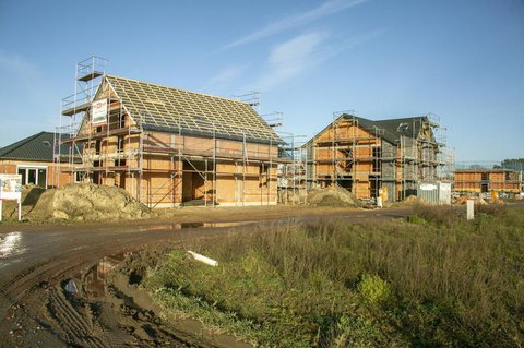  Die zum Verkauf stehenden Eigentumswohnungen und Eigenheime waren  knapp und seien es immer noch.