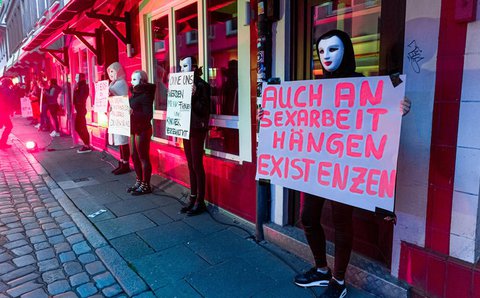 Prostituierte demonstrieren in der Hamburger Herbertstraße, 