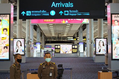 Grenzpolizei auf dem Flughafen in Bangkok.