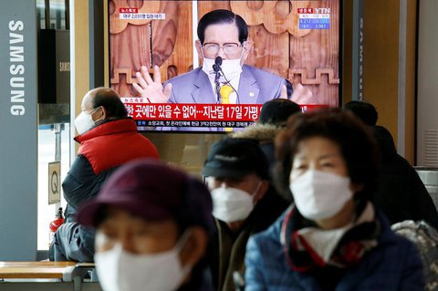 Lee Man Hee ist in einer TV-Übertragung zu sehen.