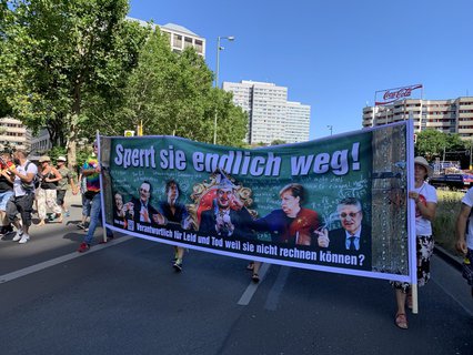 „Sperrt sie weg“ 