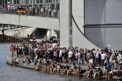 Mehrere Tausend Menschen kamen zur Demonstration gegen die Corona-Politik der Bundesregierung