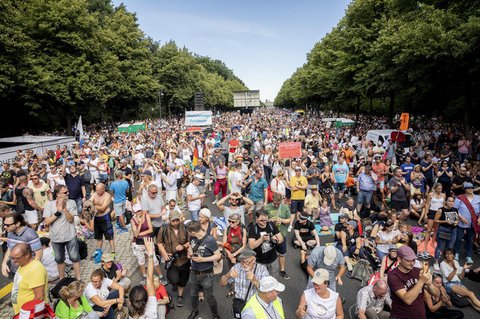 Dicht gedrängt stand vergangenen Samstag Tausende bei einer Demo in Berlin.