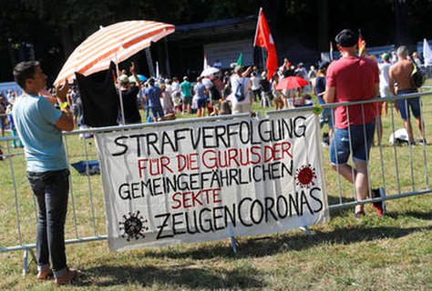 Verschwörungsanhänger und Corona-Leugner in Stuttgart.