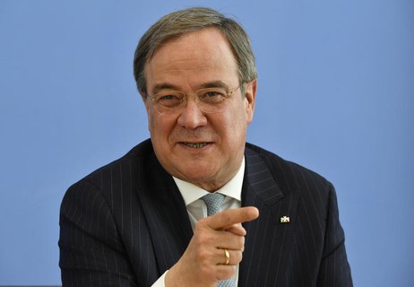 NRW-Ministerpräsident Armin Laschet (CDU) sagt: Es wird vorerst „keine weiteren Öffnungen geben“.
