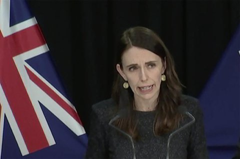 Nach dem Wiederausbruch der Corona-Pandemie in Neuseeland sieht 
Premierministerin Jacinda Ardern vorerst keinen Anlass 
für Entwarnung.