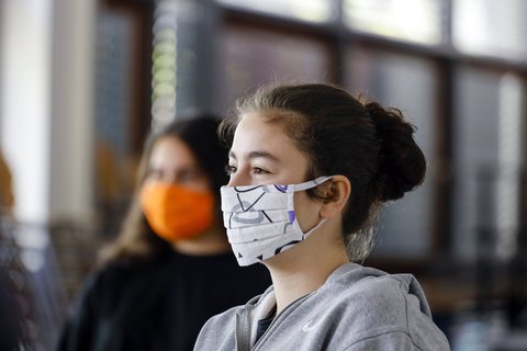 Wie in der Schule: Kinder über 12 Jahren sollen laut WHO als Maskenträger wie Erwachsene behandelt werden.