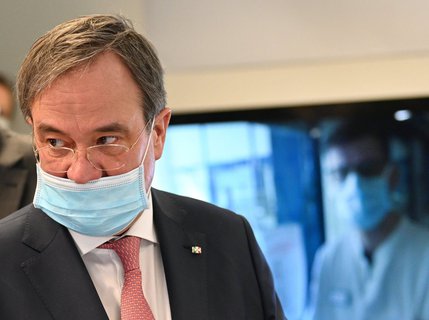 Strenger Blick, strenge Forderung: NRW-Ministerpräsident Armin Laschet