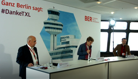 Lütke Daldrup (Mitte) ohne Maske beim Pressetermin am Dienstagvormittag.