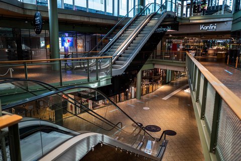 Eine leere Mall in Berlin.