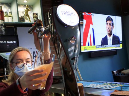 In Großbritannien müssen wegen der Corona-Lockdownsinsgesamt fast 50 Millionen Liter Bier vernichtet werden. 