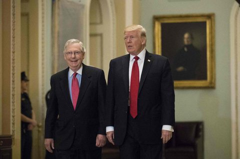 Ein Foto aus dem Jahr 2017: Damals kämpfzen Trump und McConnell Seit an Seit.