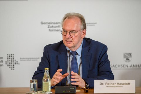 Reiner Haseloff hält für Lockerungen nicht den Inzidenzwert für ausschlaggebend.