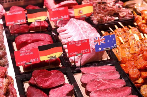 Es ist nicht das erste Mal, dass sich zahlreiche Mitarbeiter eines Fleischwerks infizieren.