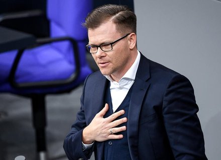 „Ein generelles Verbot von Reisen in beliebte Urlaubsgebiete im Ausland wird es mit der SPD-Fraktion nicht geben“, sagte der parlamentarische Geschäftsführer der SPD-Fraktion, Carsten Schneider.