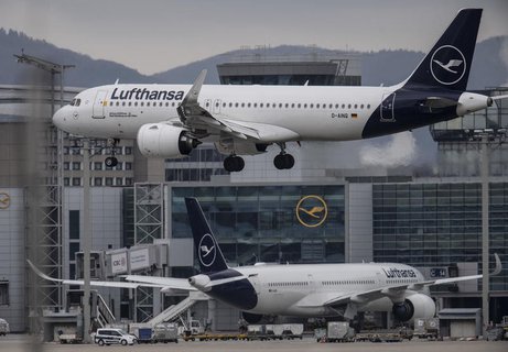 Ab Freitag müssen sich Rückkehrer einer Flugreise auf das Corona-Virus testen lassen.