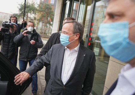 Armin Laschet berät weiter in Berlin.