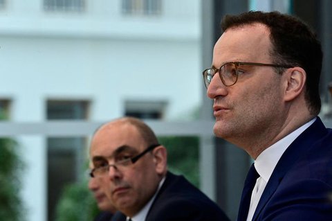 Jens Spahn stellt sich in der Bundespressekonferenz den Fragen von Journalisten.