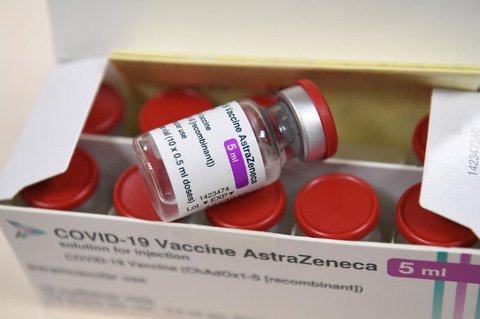 Ampullen des Impfstoffs von Astrazeneca.
