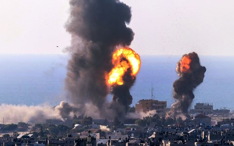 Israelische Luftangriffe auf Rafah im Gazastreifen.