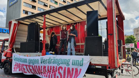 Kundgebung am Nollendorfplatz