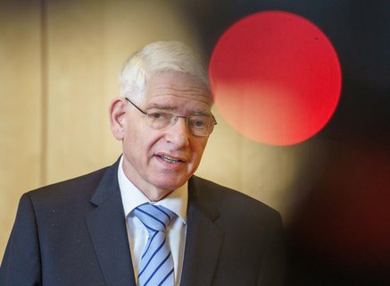 Zentralratspräsident Josef Schuster warnt: „Mehr als jeder fünfte Wähler hat für die in meinen Augen rechtsextreme Partei gestimmt.“