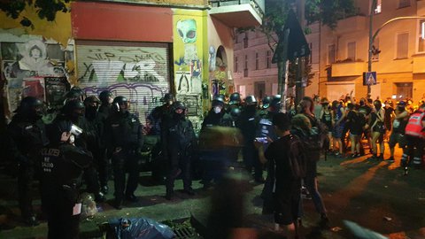 Polizeibeamt:innen an der Liebigstraße 