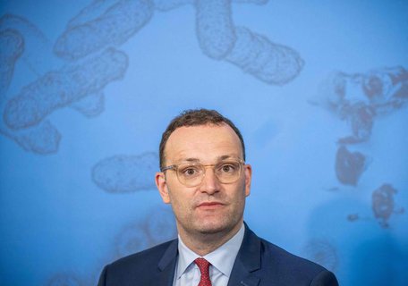 Spahn knüpft Corona-Maßnahmen an Fortschritte bei Impfungen.