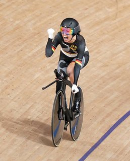 Schindler freut sich über Bronze.