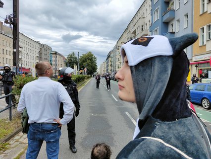 Polizeikette in der Greifswalder Straße