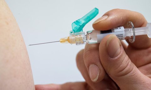 Eine Studie bestätigt die Wirksamkeit von Corona-Impfungen.