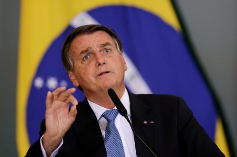Der brasilianische Präsident Jair Bolsonaro leugnet weiter die Gefahr, die vom Coronavirus ausgeht.