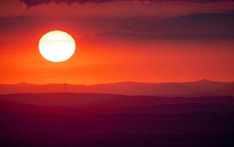 Sonnenuntergang im Taunus, Hessen. (Archivbild, 10.09.2020)