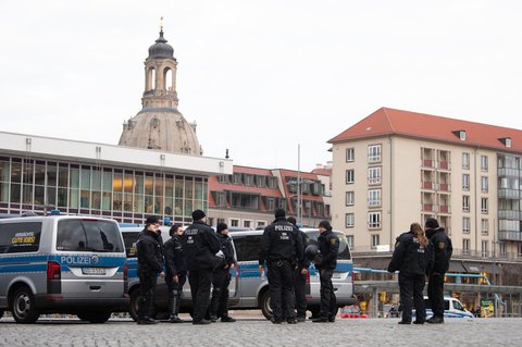war Die Dresdner Polizei hatte sich seit dem Mittag auf die Corona-Proteste vorbereitet.
