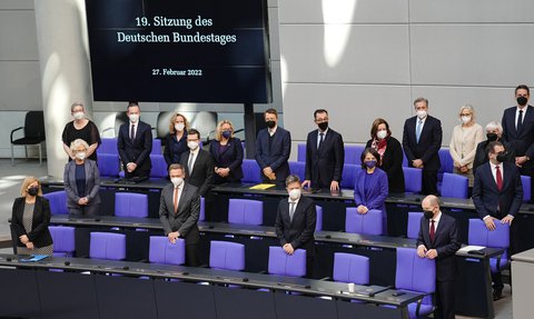 Die Bundesminister:innen trafen heute im Bundestag zu einer Sitzung zum Ukraine-Krieg zusammen. 