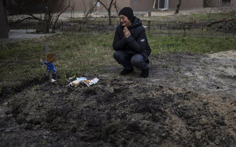 Die 57-jährige Tanya Nedashkivs'ka trauert um ihren Mann. 