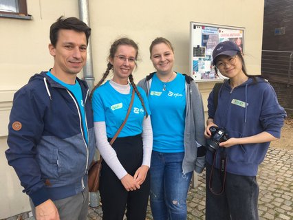 Waffeln für alle: Alexander, Anna, Jule und Mary. 