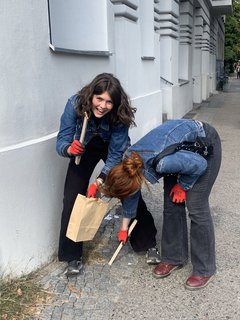 Lisa und Wolfje aus den Niederlanden. Ihr FSJ machen sie in einer Kita.