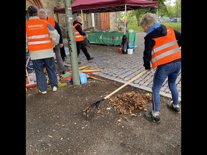 Vor dem Einsatz konnten sich die Freiwilligen am Frühstücksbuffet stärken.