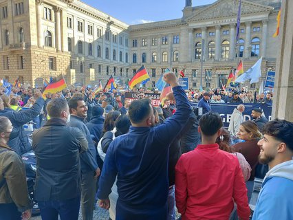 Jugendliche Gegendemonstranten