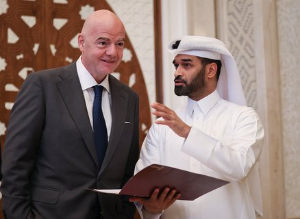 WM-Cheforganisator Hassan al-Thawadi (r.) neben Fifa-Präsident Gianni Infantino