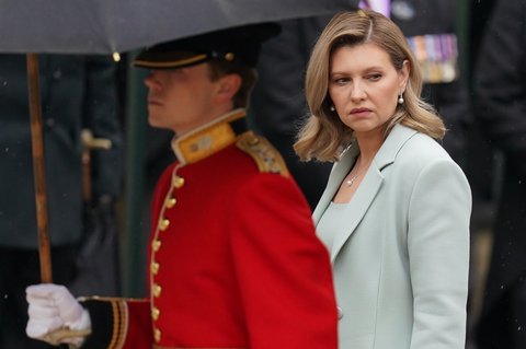 Olena Selenska, First Lady der Ukraine, bei ihrer Ankunft in der Westminster Abbey.