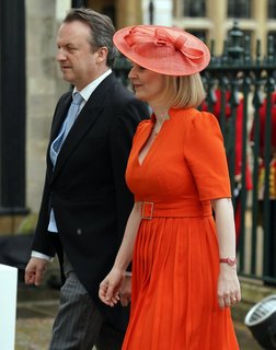 Die ehemalige Premierministerin Liz Truss erschien mit Ehemann Hugh O'Leary.