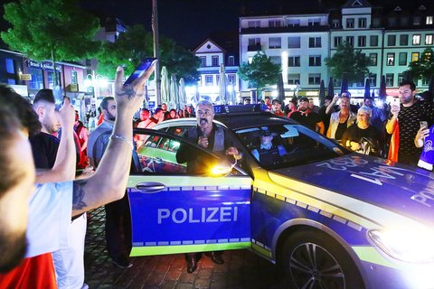 In Mannheim kam es nach dem Wahlergebnis zu Auseinandersetzungen.
